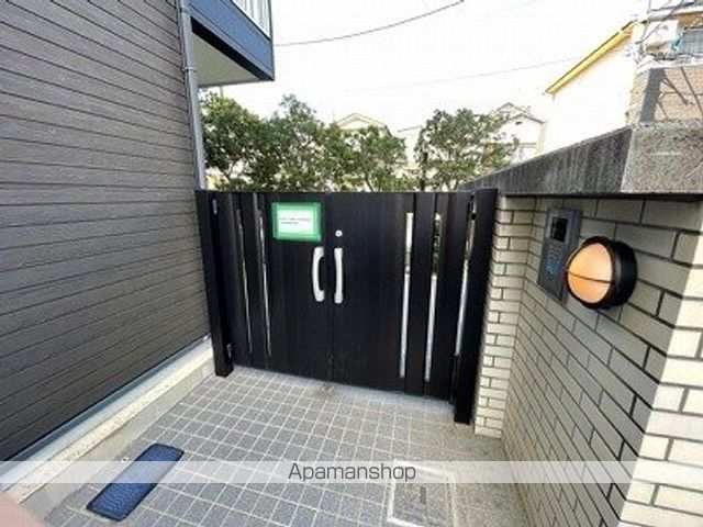 レオパレスブランシェの玄関写真