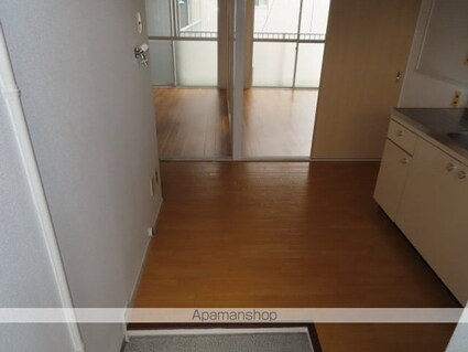 平和ビル[2K/38.7m2]の玄関