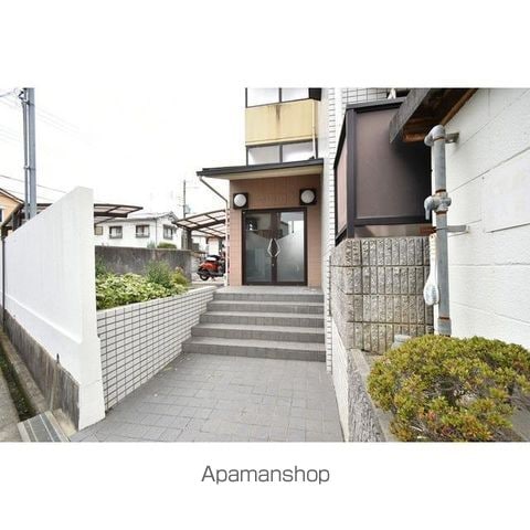 ホワイトハイツの玄関写真