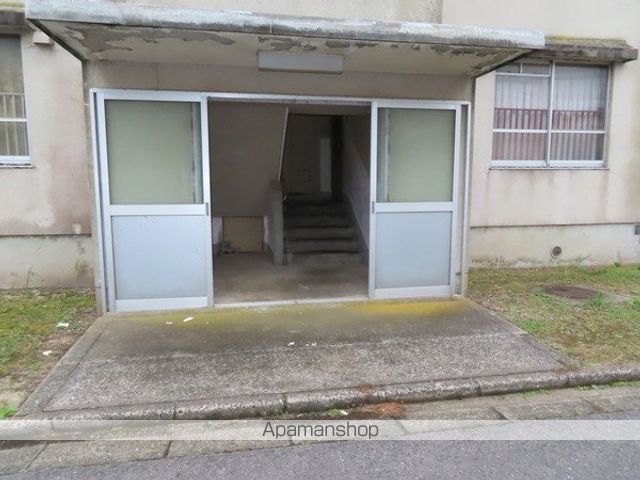 ビレッジハウス境港第二1号棟の玄関写真