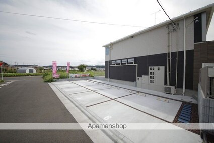 フィオーレ西平山[1LDK/48.21m2]の駐車場