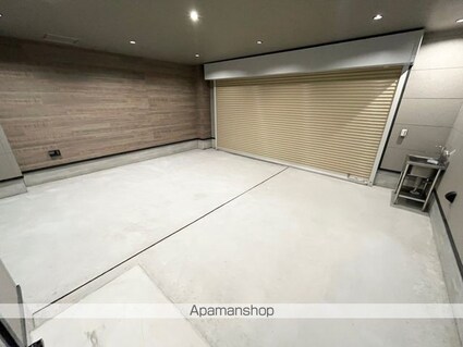 ビバン・メゾン[1LDK/84.34m2]の駐車場1