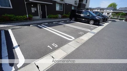 Ｊａｄｅ　Ａ棟[1LDK/53.48m2]の駐車場