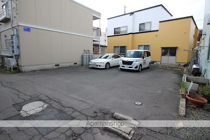 メゾンドピュール[1K/24.71m2]の駐車場2