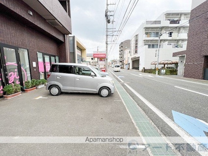 ＧＲＡＣＥ　ｔｒｏｉｓｉｅｍｅ（グレーストルワジエム）[1DK/31.76m2]の駐車場