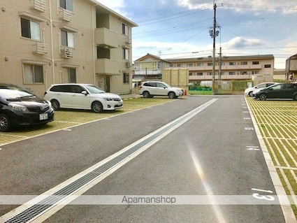 ヴィラ　シャルマン[1LDK/42.63m2]の駐車場1