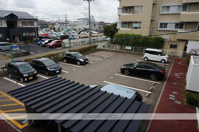 エステート近江B棟の玄関写真