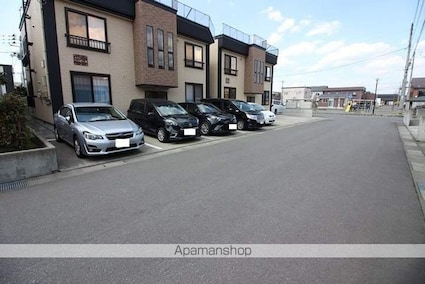 メゾンハッピー[1LDK/42.35m2]の駐車場1