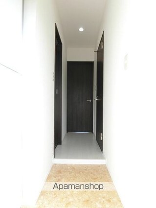 Ｅｍｉｎｅｎｃｅ　Ｃｏｕｒｔ[1LDK/33.39m2]の玄関