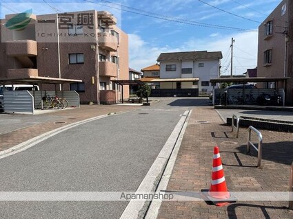 ユーミーひさえだ[2LDK/58.13m2]の駐車場1