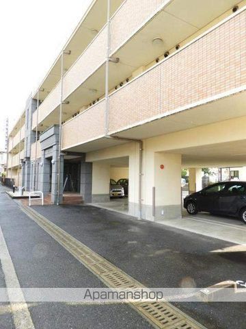 カルフール緑井の玄関写真