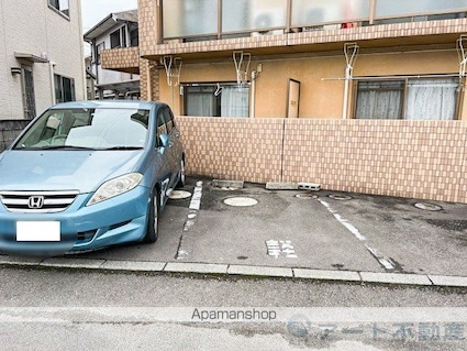 フルートフル[1DK/27.67m2]の駐車場