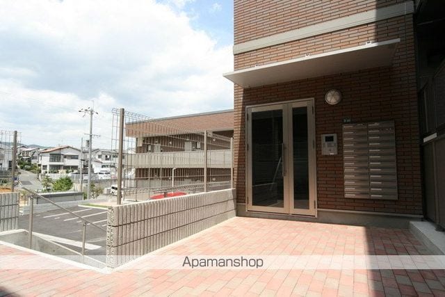 アンプルール クラージュコリーヌシャンIIの玄関写真