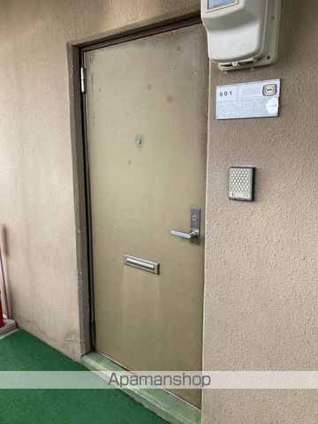 アルベール本町の玄関写真