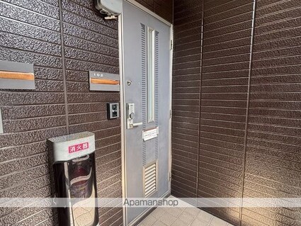 ファミールＡＫＩ[2LDK/55.4m2]のエントランス