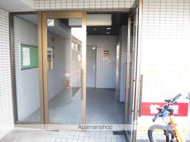 セントラルビルの玄関写真