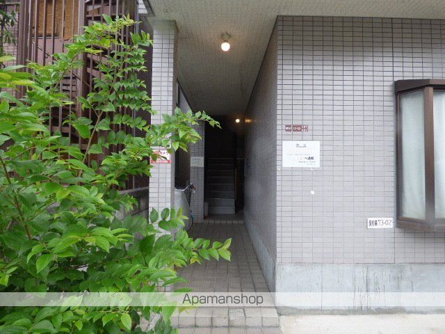 シャンテー香里ヶ丘IVの玄関写真