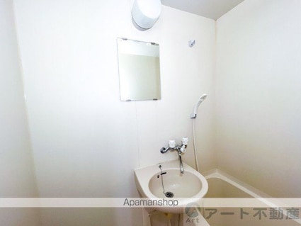 東一万ビル[1K/20m2]の洗面所