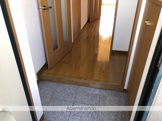 袋井市 3階建 築18年の内装写真