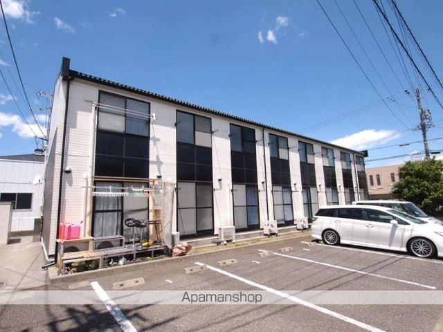 レオパレスルミエール高出の外観写真