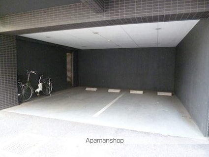 ＣＹＮＴＨＩＡ代田橋ＩＩＩ[1K/21.78m2]の駐車場2