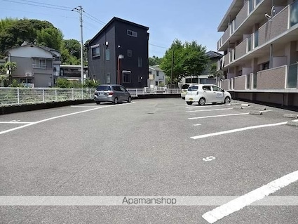 メゾン・アムール[2LDK/60.32m2]の駐車場