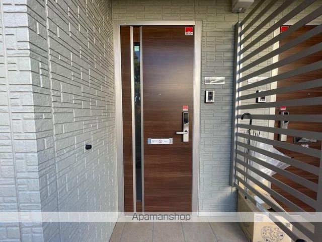 長野市 2階建 築10年の玄関写真