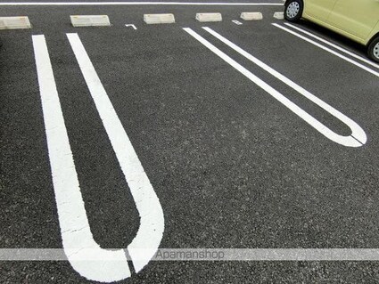 グランドソレーユＡ[2LDK/57.21m2]の駐車場