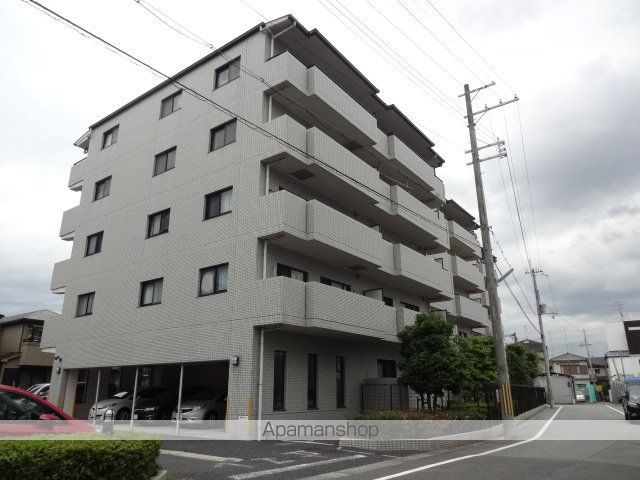 クリスタルの外観写真