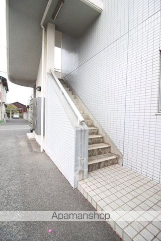 ライフ西市の玄関写真