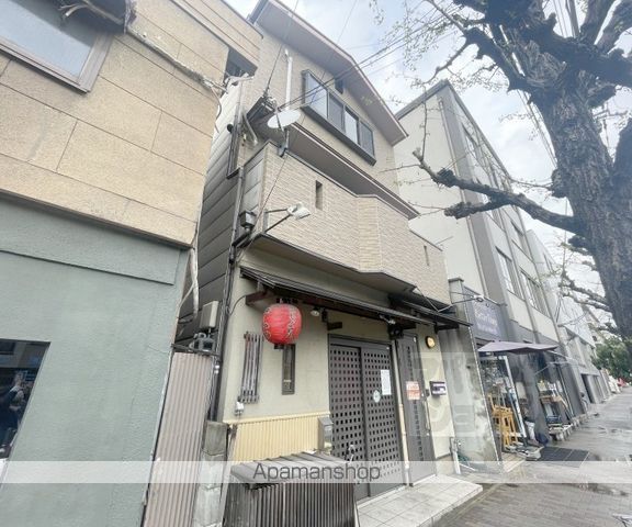 京福北野線 北野白梅町駅 徒歩8分 3階建 築25年の外観写真
