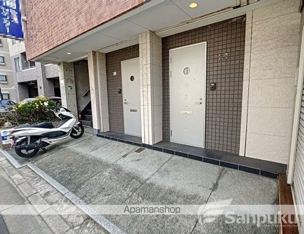 ノートル・パルテールの玄関写真