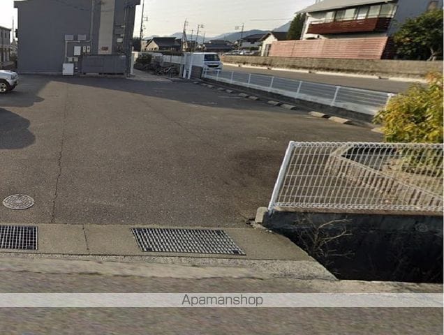 レオパレスグリュの玄関写真
