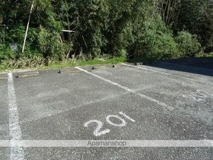 サンシャインⅡ[2K/45.44m2]の駐車場3