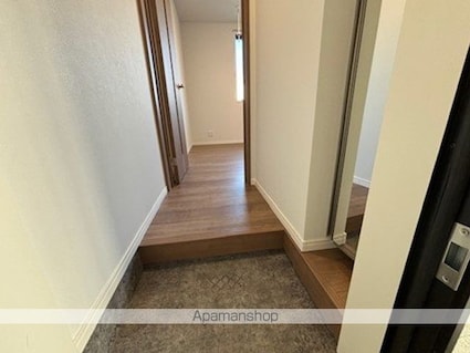 ＡＫｒｙｓｔａｌ[1K/18.95m2]の玄関