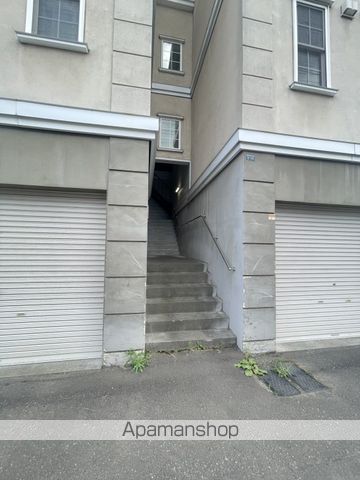 CASA西町グランデA棟の玄関写真