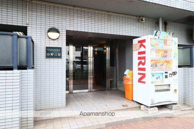 リバティヒルズ中野江原の玄関写真