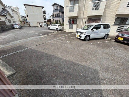 滋賀県大津市一里山３丁目[1K/23.18m2]の駐車場3