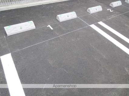 ジュネス・ＹＫ　Ｂ[1LDK/45.89m2]の駐車場2