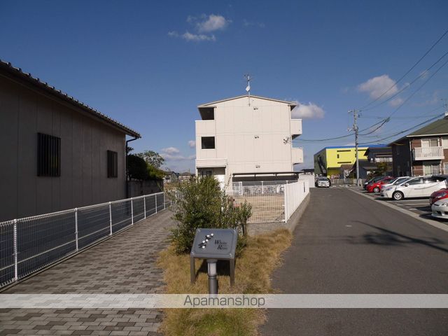 ホワイトローズの玄関写真