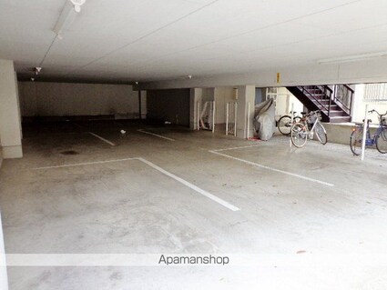アクティス元町[1K/25.37m2]の駐車場