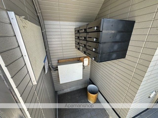 ロイヤル行徳の玄関写真