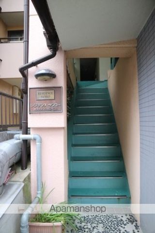 レジデンスサンコーの玄関写真