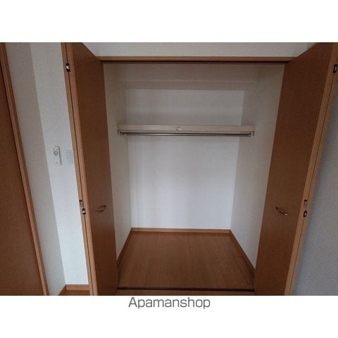 FOR YOU 木の実の内装写真