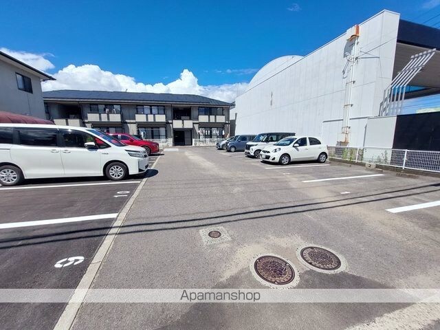 ヴァン・ヴェール[2LDK/51.65m2]の駐車場2