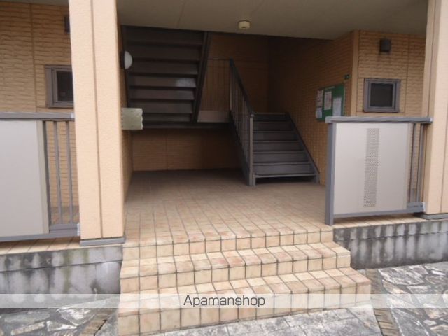 リファルジェント泉 B棟の玄関写真