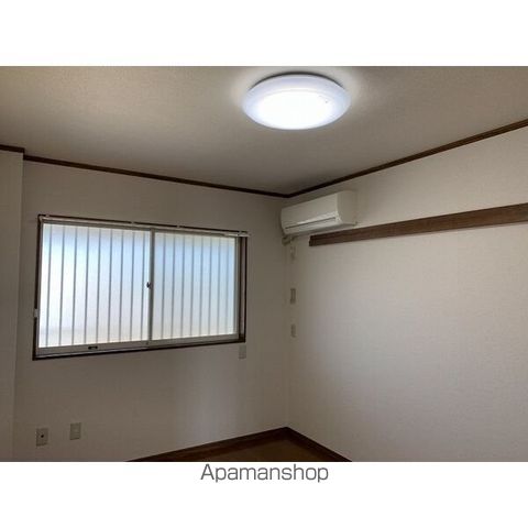 SURPLUSTWO河井の内装写真