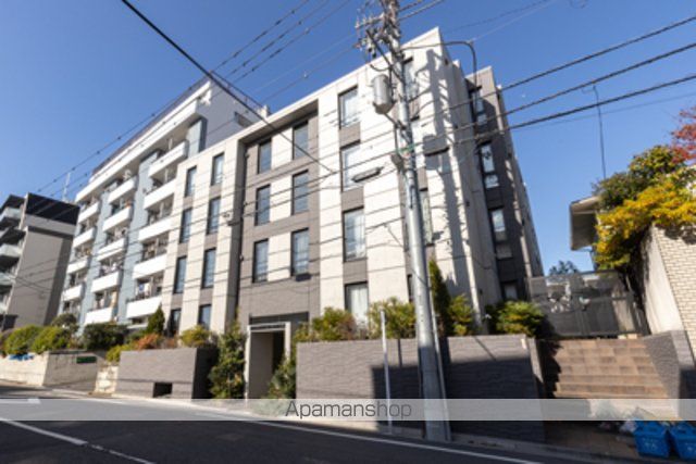 EMBELLIR中野富士見町の玄関写真