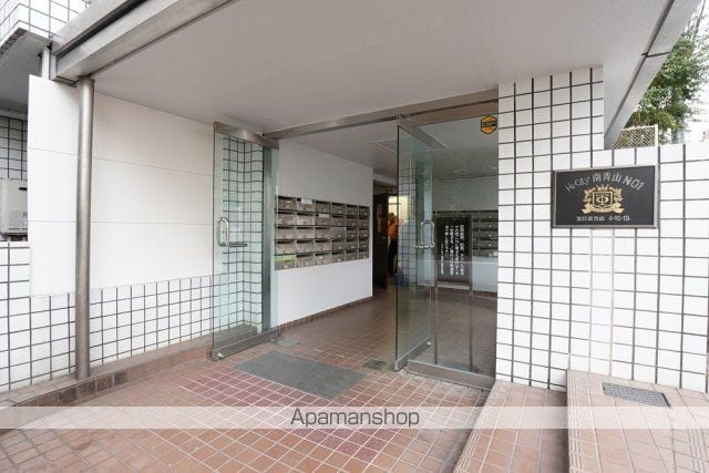 ハイシティ南青山の玄関写真