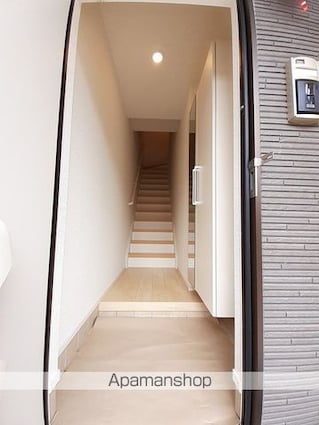 愛媛県新居浜市政枝町３丁目[2LDK/56.68m2]の玄関